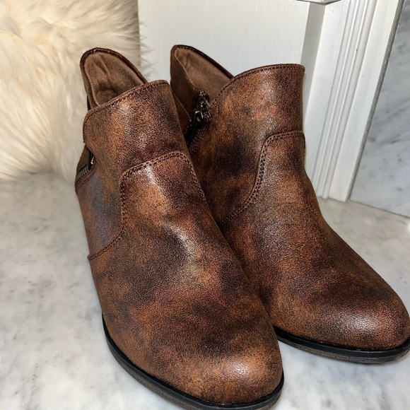 NEW! American Rag Abby Ankle Booties Brown Side Zippers - Picture 3 of 11